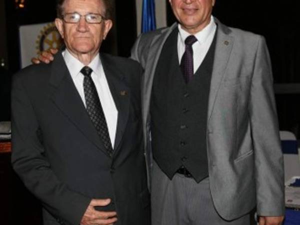ulio Eduardo Sandoval y Manuel Gutiéerrez, presidente saliente y entrante, respectivamente.