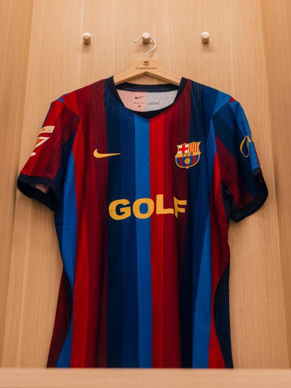 Barcelona vs Real Madrid: Mbappé recibe sorpresa, curiosa camiseta y furor en el clásico