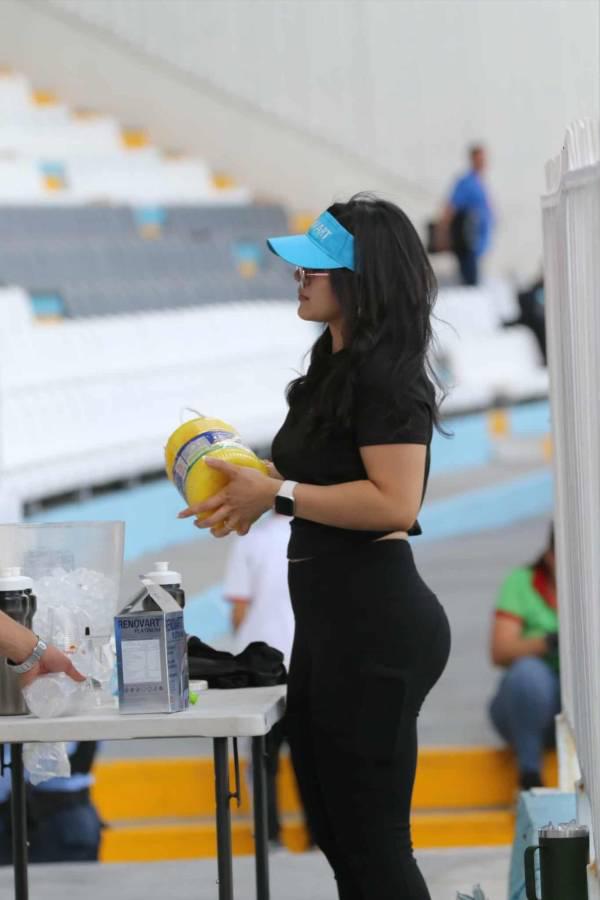 ¡De película! Las bellas damas se roban el show previo al clásico entre Olimpia y Motagua ¡De película! Las bellas damas se roban el show previo al clásico entre Olimpia y Motagua