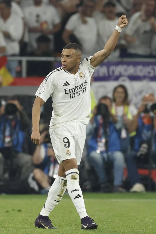 Llegada del Rey, nueva forma de presentar alineaciones y el pasillo de campeón Llegada del Rey, nueva forma de presentar alineaciones y el pasillo de campeón