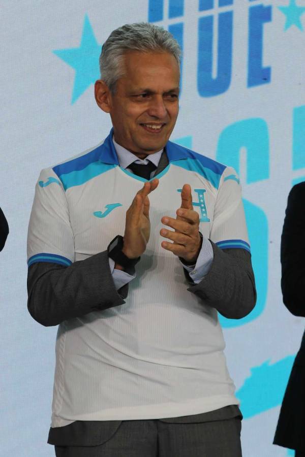 En vivo: Reinaldo Rueda se puso la camisa de Honduras y confirmó su cuerpo técnico