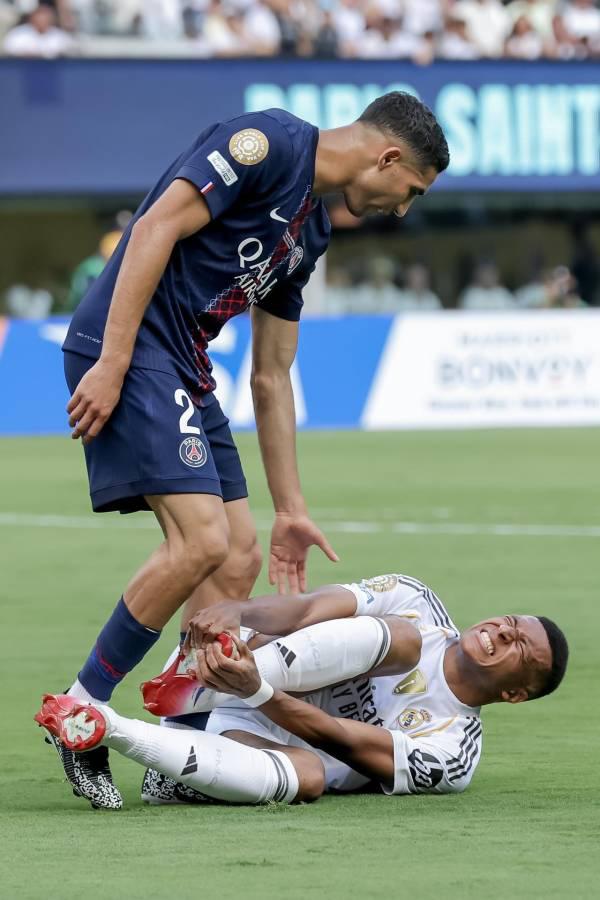 Desmayo de aficionado, el Balón de Oro, adiós a Modrić y villano del Real Madrid en goleada ante PSG