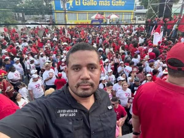 El diputado Javier Miralda en un evento político de Libre.