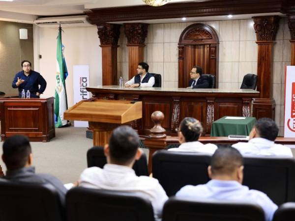 Conversatorio impartido por EL HERALDO Verifica el 17 de diciembre del 2025.