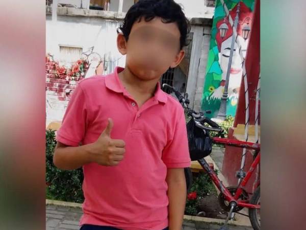 Un macabro crimen ocurrió en Balfate, Colón, cuando un pequeño de 11 años de edad fue brutalmente atacado a machetazos cuando descansaba en una hamaca al interior de su vivienda. Esto se sabe del caso.