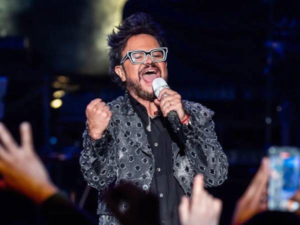 El nuevo disco incluirá además una lectura crítica del presente, como en la canción Matrix, que retoma la idea de una realidad distorsionada, en alusión a The Matrix.