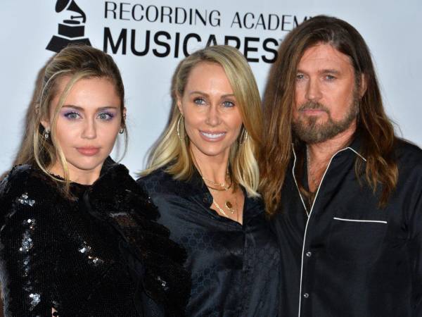 Un fallo judicial reciente volvió a poner en la mira un proceso legal que involucraba a Billy Ray Cyrus y a una mujer que alegó ser la madre biológica de Miley Cyrus. La resolución cerró el expediente y fijó una posición definitiva para todas las partes.