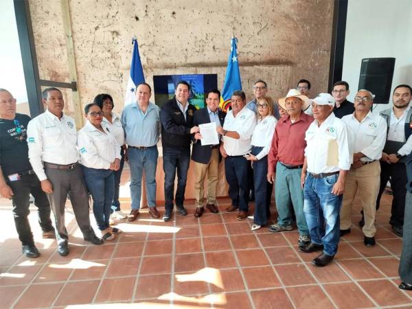 La AMDC y AJJAASFRAM consolidan una alianza estratégica que busca transformar la gestión del agua en el Distrito Central, fortaleciendo a las juntas comunitarias como actores clave para ampliar la cobertura, mejorar la calidad del servicio y garantizar un acceso más equitativo.