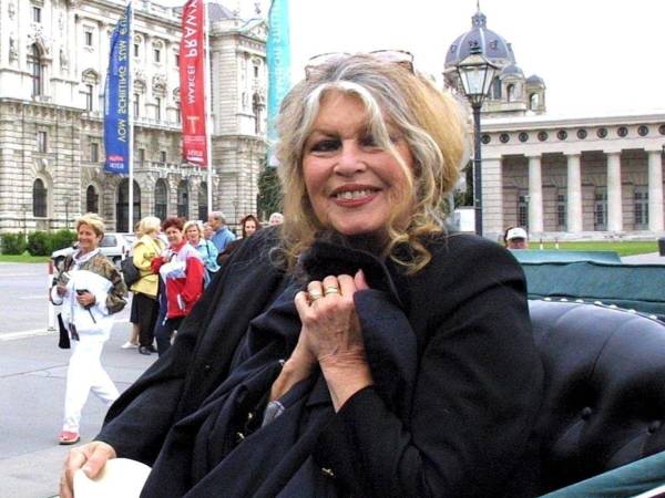 El presidente de Francia, Emmanuel Macron, recordó este domingo a la actriz y cantante Brigitte Bardot, fallecida los 91 años, y recordó que encarnaba una vida de libertad que aportó un brillo universal a Francia.