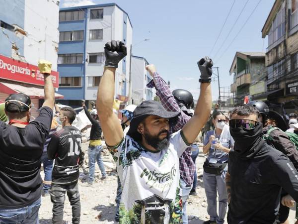 La esperanza y la tragedia marcan cada minuto del rescate.