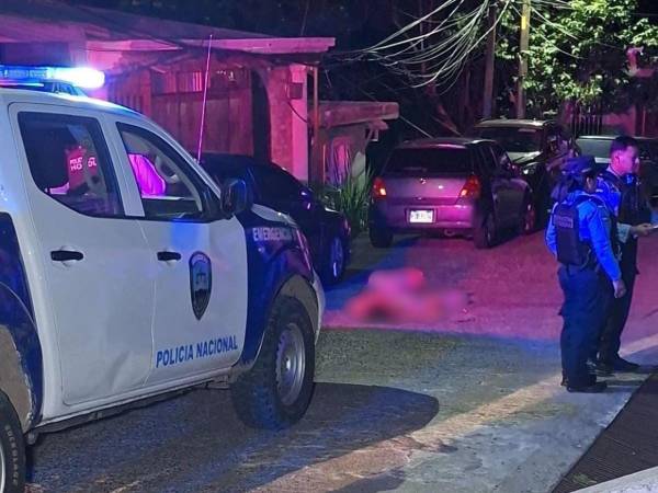 El cuerpo quedó tirado en una de las calles de la colonia Venezuela. La Policía Nacional llegó para custodiar la escena de muerte y levantar las primeras pesquisas.