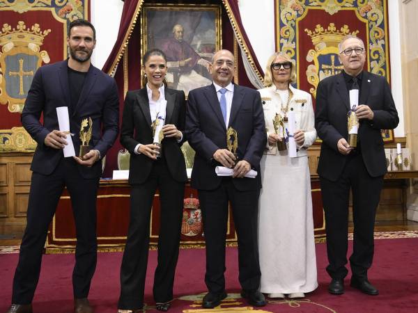 Camilo Atala Faraj, presidente de Grupo Ficohsa, recibió el Premio Iberoamericano ASICOM 2026 en España, convirtiéndose en el primer hondureño en obtener esta distinción por su trayectoria empresarial y compromiso social.