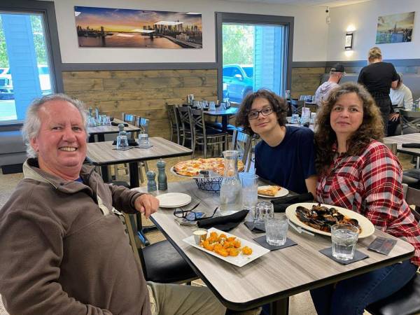 Silvia Gabriela Vílchez Mora, de 55 años de edad, fue asesinada brutalmente con un bate de beisbol por su propio hijo mientras su esposo miraba. Fue reportada como desaparecida desde el pasado 28 de octubre, pero el crimen horrendo por fin salió a la luz tras una investigación exhaustiva de las autoridades, aquí los detalles.