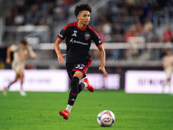 Con tan solo 16 años de edad, el hondureño Óscar Avilez ya figura entre los hondureños más jóvenes en debutar en la Major League Soccer (MLS). Lo hizo con la camiseta del D.C. United, el club que lo formó y le abrió las puertas del primer equipo.
