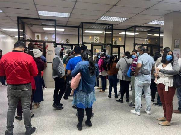 Los pacientes llegaron este lunes en busca de sus medicamentos y sacar citas, pero por la falla en el sistema no se pudo; autoridades aseguraron que situación duró 50 minutos.