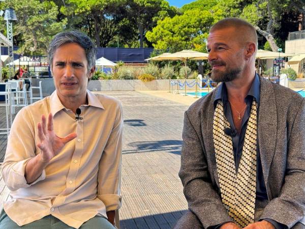 María y Livin la vida loca, éxitos de Martin, calentaron el ambiente para la llegada del elenco.
