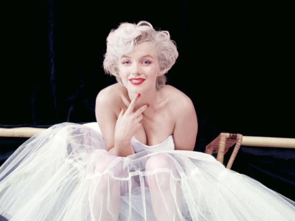 Unas cintas grabadas a lo largo de casi treinta años y transcritas apenas ahora sacan a la luz la voz más íntima de Arthur Miller sobre su matrimonio con Marilyn Monroe. El dramaturgo, considerado uno de los autores más influyentes del siglo XX, describió a la actriz como una mujer que necesitaba de su pareja algo que ningún ser humano podría sostener.