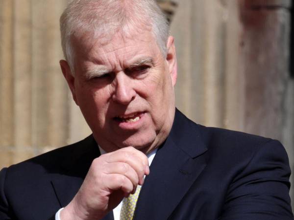 El Rey Carlos III ha consumado la purga real: su hermano, el príncipe Andrés, fue oficialmente despojado de las prestigiosas órdenes de la Jarretera y Victoriana Real.