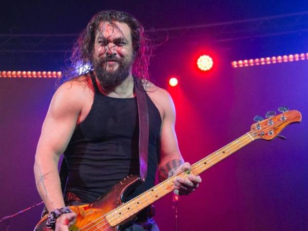 Una tormenta con inundaciones severas obligó a las autoridades de Hawái a evacuar miles de residentes en Oahu, entre ellos el actor Jason Momoa, quien nació en Honolulu y reside en la costa norte de la isla.