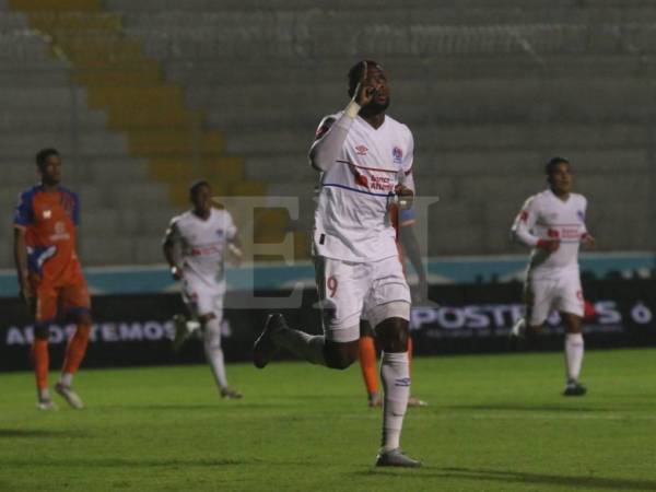 Yustin Arboleda anotó el primer tanto para el Olimpia sobre los Lobos UPNFM.