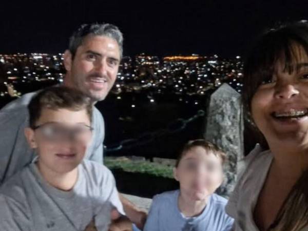 Un hombre mató a su esposa, ahogó a sus dos pequeños en una zanja y luego se quitó la vida, lanzándose debajo de un camión a inmediaciones de Tres Arroyos, un pueblo de la provincia de Buenos Aires, en Argentina.