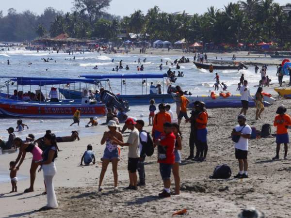 Los turistas que vienen del extranjero visitan en su mayoría las playas hondureñas.