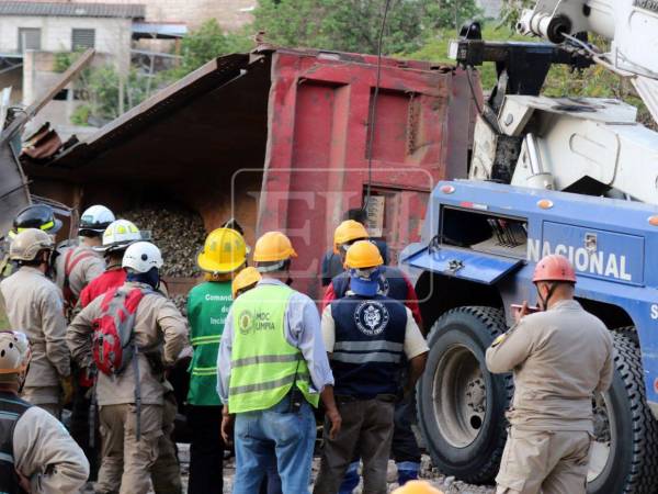 Las autoridades del Instituto Hondureño de Transporte Terrestre (IHTT) se refirieron al accidente en la colonia Villa Nueva de Tegucigalpa donde una volqueta causó la muerte de ocho personas, incluyendo el conductor. Las autoridades mencionaron que el automotor no cumplía con varias normas establecidas.