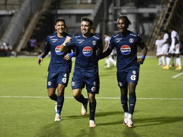 Auzmendi celebraba su primer gol de la noche en Tegucigalpa.