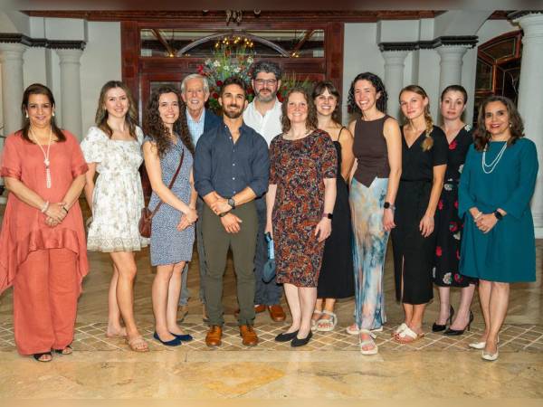 Ejecutivos de Grupo Ficohsa, especialistas de la brigada Duke Heart for Honduras y personal médico hondureño durante una jornada de evaluación previa a las cirugías cardíacas pediátricas.