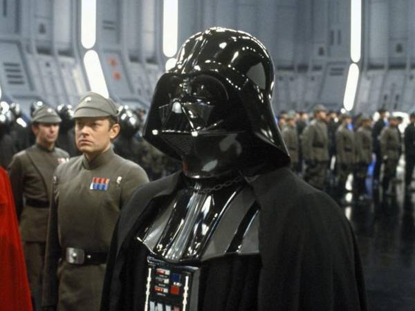 El actor Michael Pennington, quien interpretó a Moff Jerjerrod en Star Wars: Episodio VI, ha fallecido a los 82 años. La noticia fue publicada este domingo por el diario británico The Telegraph.