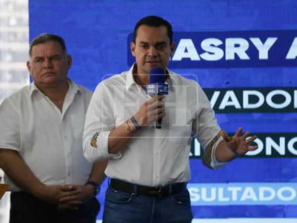 Los líderes nacionalistas piden esperar el cierre del escrutinio, critican el orden de transmisión y afirman que la tendencia se revertirá cuando ingresen las actas pendientes.