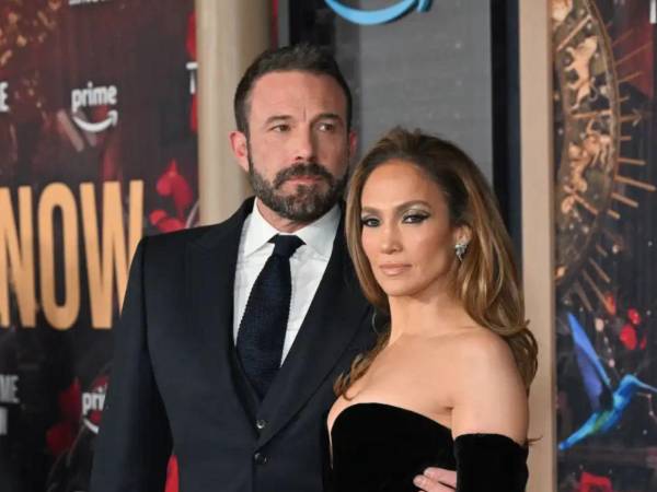 El proceso de divorcio entre los famosos Jennifer López y Ben Affleck ha tomado un giro inesperado, ya que aunque dejaron de ser una pareja en agosto de 2024, el divorcio, aunque ya está en proceso, todavía no se ha concretado, pero ¿cuándo será? A continuación los detalles.