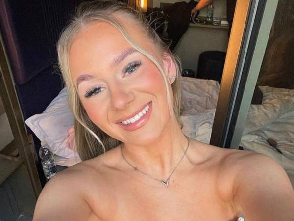 Una joven británica de 23 años murió tras recibir un disparo presuntamente efectuado por su padre en Prosper, Texas, en Estados Unidos, luego de una discusión familiar en la que la víctima cuestionó y criticó al presidente estadounidense Donald Trump, según revelaron testimonios presentados ante un tribunal en el Reino Unido.