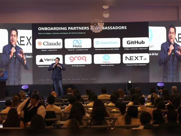 El alcalde Juan Diego Zelaya recalcó que la Alcaldía Municipal no solo se enfoca en temas de infraestructura, también en la mejora de educación y mercado laboral.