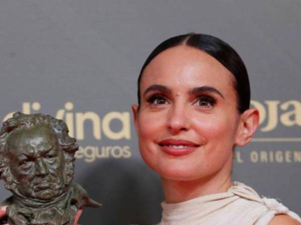 La noticia de su fallecimiento ha causado conmoción en el ámbito cultural y político.