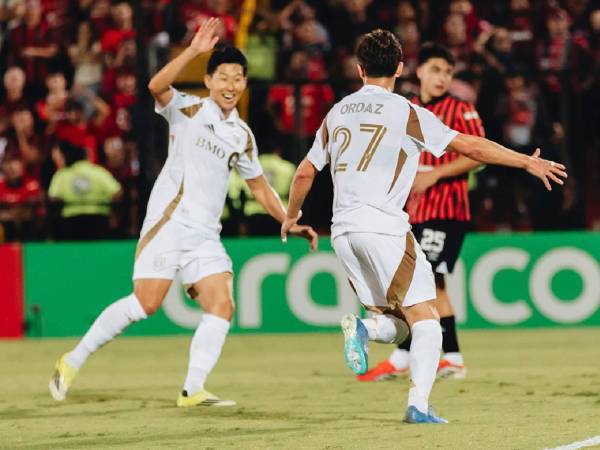 Imágenes del desarrollo del partido.