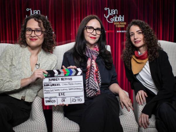 Netflix lanza serie acerca de Juan Gabriel con imágenes que grabó durante cuarenta años