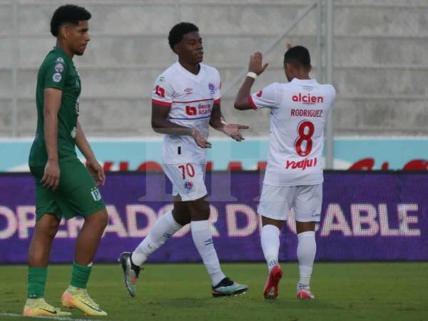 Dereck Moncada aumentó la ventaja para el Olimpia sobre el Platense en el Nacional.