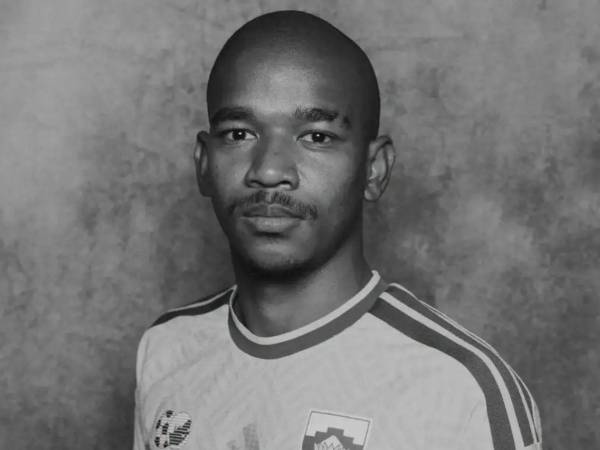El centrocampista sudafricano Jayden Adams ha muerto a los 25 años días después de haber jugado con su selección en el Mundial de Fútbol 2026, confirmó este sábado el ministro de Deportes, Artes y Cultura de Sudáfrica, Gayton McKenzie. ¿Qué se sabe de su caso? Aquí los detalles: