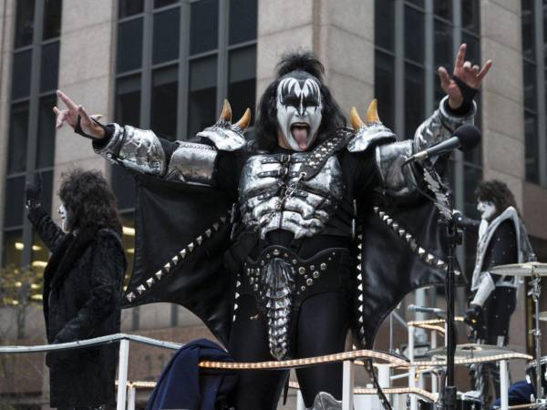 El líder de KISS debuta como productor en el thriller de acción Deep Water.