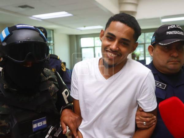 Con una sonrisa y sosteniendo que es inocente, así llegó a los juzgados Jesús Daniel Trochez, conocido como El Diablo, acusado de haber matado al ciudadano Roberto Chavarría en un asalto en Olanchito, Yoro. Más detalles a continuación.