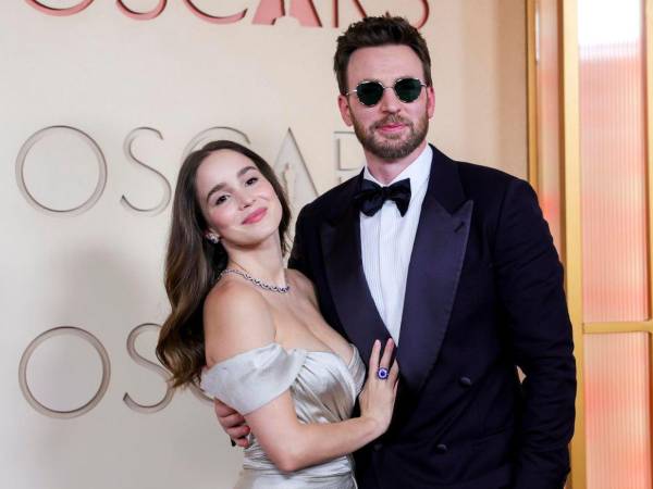 Más allá de los galardones, el público que siguió la transmisión en directo de los Premios Oscar 2026 desde cualquier rincón del mundo centró buena parte de su atención en este tipo de detalles: quién llegó acompañado, quién sorprendió con una nueva presencia y quién confirmó una relación entre el patio de butacas y los pasillos del recinto.