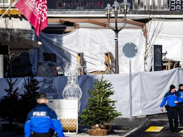 Un incendio en un bar de Crans-Montana, Suiza, dejó unos 40 muertos y 115 heridos en Año Nuevo. Autoridades investigan el origen del siniestro.