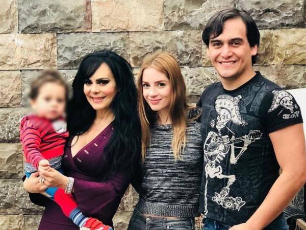 Imelda Tuñón, quien fue pareja de Julián Figueroa y madre de su hijo, confesó que le proporcionaba al fallecido cantante medicamentos que, según su relato, sus psiquiatras no querían recetarle.
