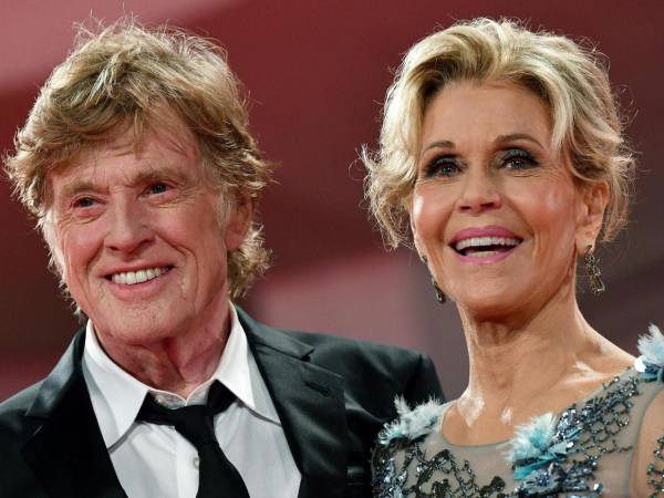 Robert Redford y Jane Fonda, en el Festival Internacional de Cine de Venecia (Italia).