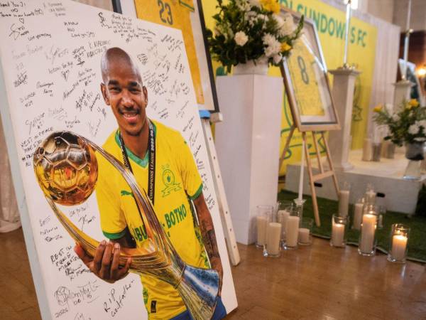 Familiares, compañeros, dirigentes y aficionados rindieron homenaje al futbolista sudafricano Jayden Adams, centrocampista del Mamelodi Sundowns y de la selección nacional, fallecido el pasado sábado a los 25 años casi dos semanas después de disputar el Mundial de 2026.