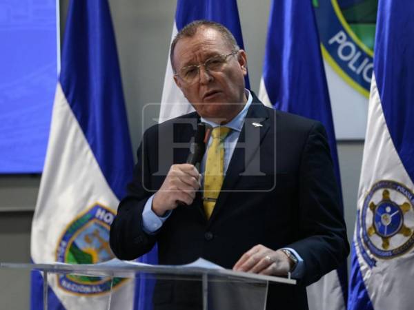 El secretario de Seguridad, Gerzon Velásquez, durante la presentación de la nueva estrategia de seguridad ciudadana este 21 de abril donde explicó los ejes de la nueva estrategia que busca golpear las finanzas de las estructuras criminales.