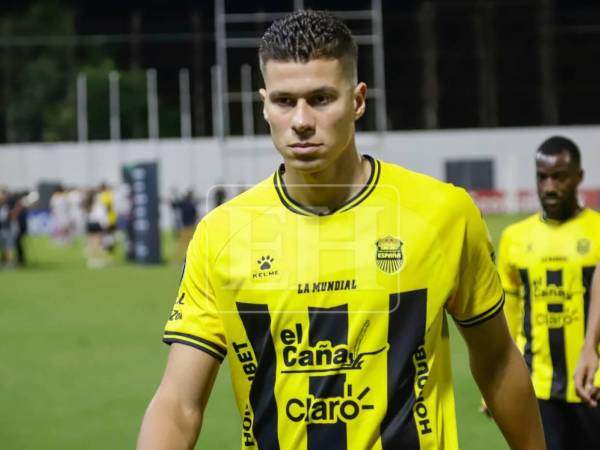 Capeluto fue sustituido apenas al minuto 23 del primer tiempo del partido.