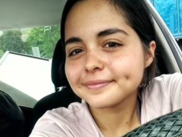 Daniela Julieth Ríos Grajeda, una joven de 24 años, fue asesinada dentro de su domicilio en la colonia Paseos del Sol, en Zapopan, Jalisco, México, luego de que un hombre ingresara y la acuchillara tras recibir órdenes de una canción. Esto dijo su asesino: