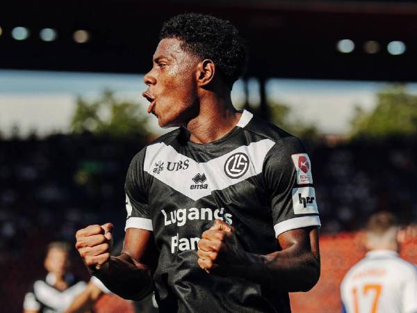El tanto representa un momento especial en la carrera del futbolista, ya que se trata de su primera celebración oficial en el fútbol europeo.